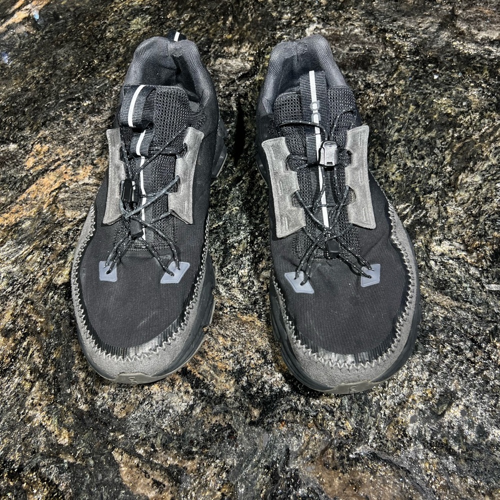 On Running Men's Athletic Shoes - Black and Gray